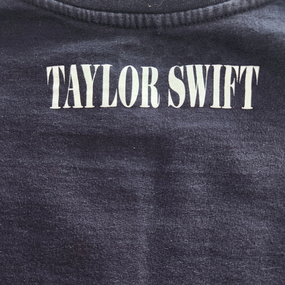 Taylor Swift Navy Blue Graphic Crewneck Sweater Size Medium - Picture 4 of 4